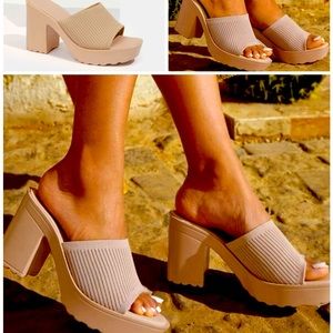 ✨Beige Block Heeled Sandals✨